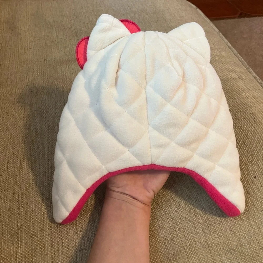 Hello kitty pink and white hat and mittens set